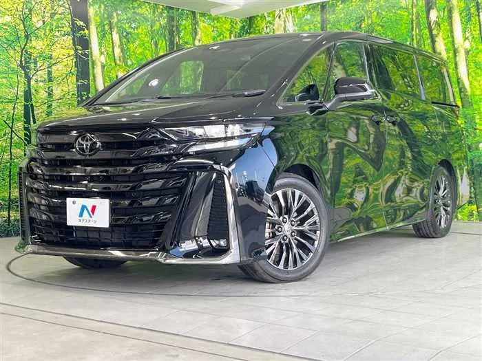 Toyota Vellfire 2023 — фото 1, купить с доставкой в Москву