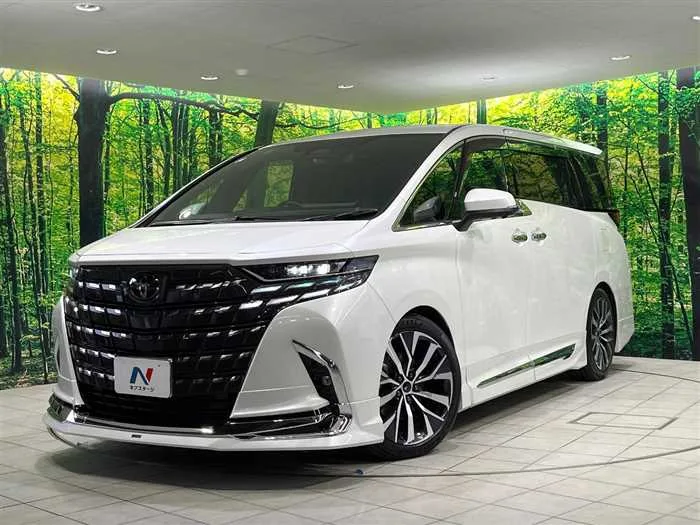 Toyota Alphard Hybrid 2024 — фото 1, купить с доставкой в Москву