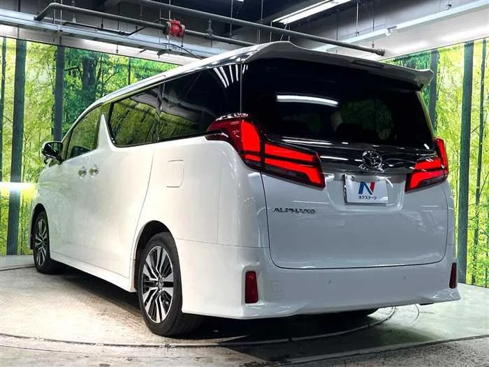 Toyota Alphard 2023 — миниатюра 3