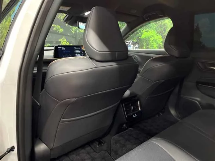 Toyota Crown Estate 2025 — миниатюра 3