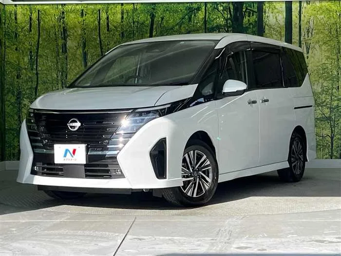 Nissan Serena 2023 — фото 1, купить с доставкой в Москву