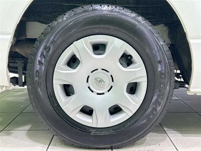 Toyota Hiace Van 2023 — миниатюра 3