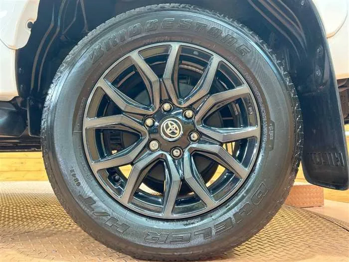 Toyota Hilux 2023 — миниатюра 3