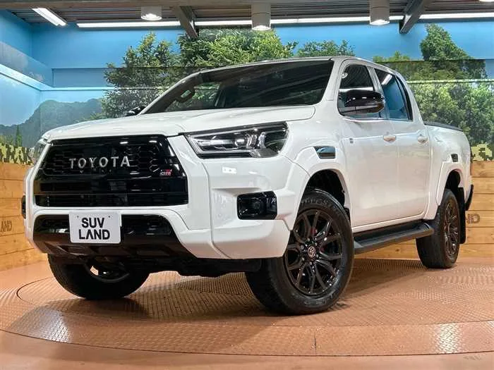 Toyota Hilux 2023 — фото 1, купить с доставкой в Москву