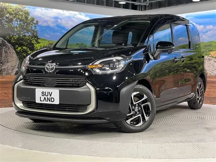 Toyota Sienta 2023 — фото 1, купить с доставкой в Москву