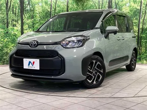 Toyota Sienta 2024 buy in Moscow
