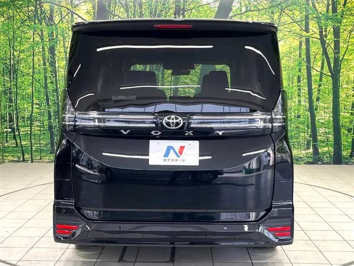 Toyota Voxy 2023 — миниатюра 3