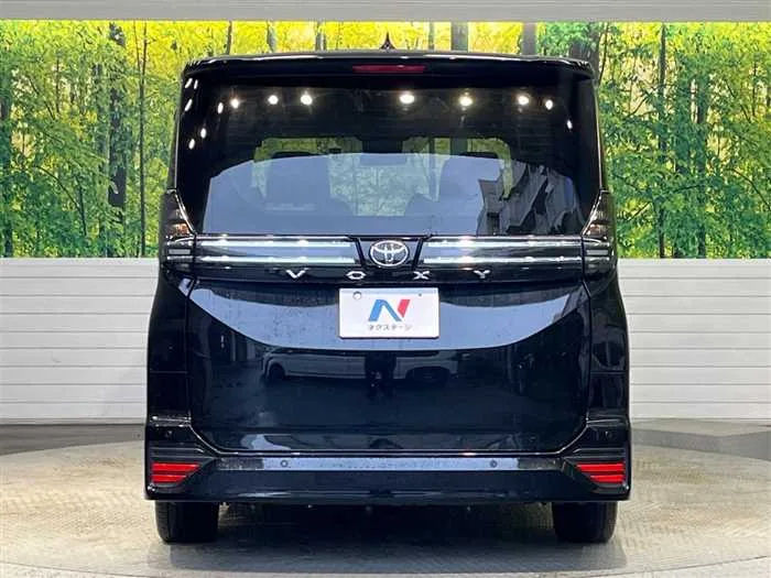 Toyota Voxy 2023 — миниатюра 3