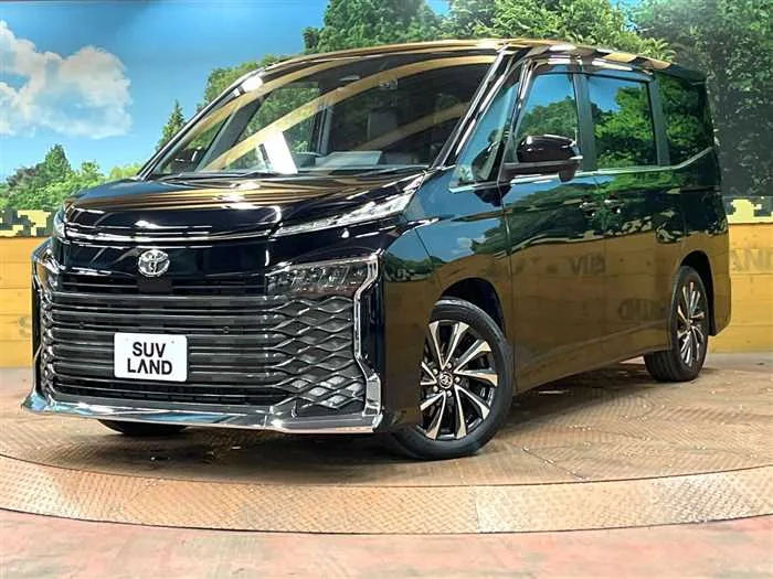 Toyota Voxy 2023 — фото 1, купить с доставкой в Москву