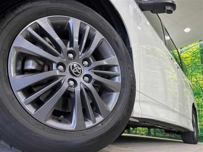 Toyota Voxy 2023 — миниатюра 3