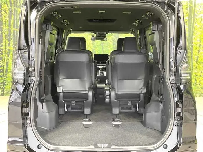 Toyota Voxy 2023 — миниатюра 3