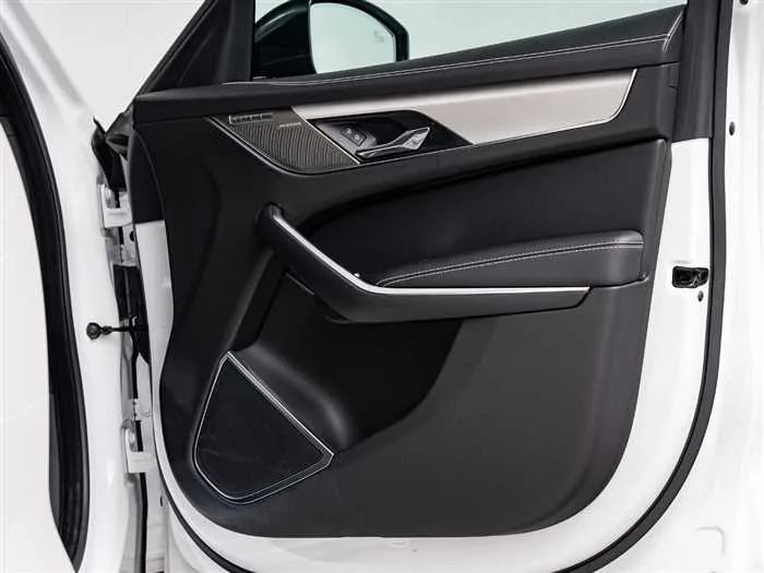 Jaguar F-Pace 2024 — миниатюра 3