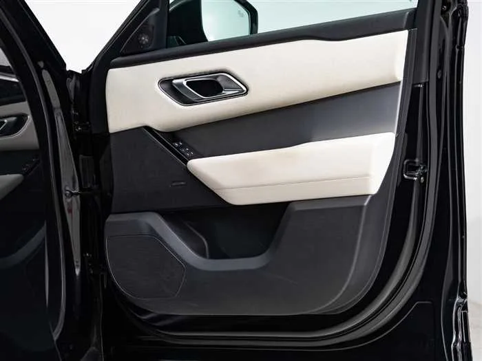 Land Rover Range Rover Velar 2023 — миниатюра 3