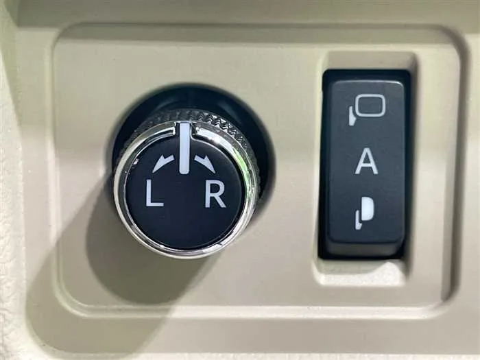 Toyota Land Cruiser Prado 2023 — миниатюра 3