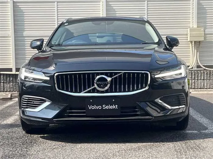 Volvo V60 2022 — миниатюра 2