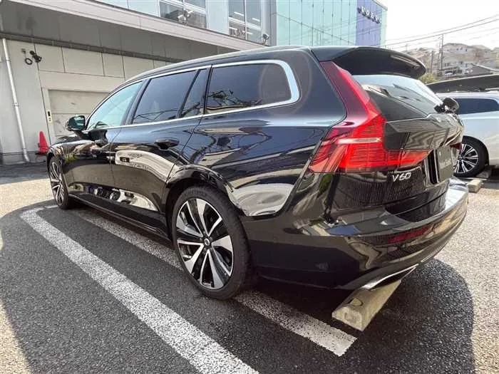 Volvo V60 2022 — миниатюра 3