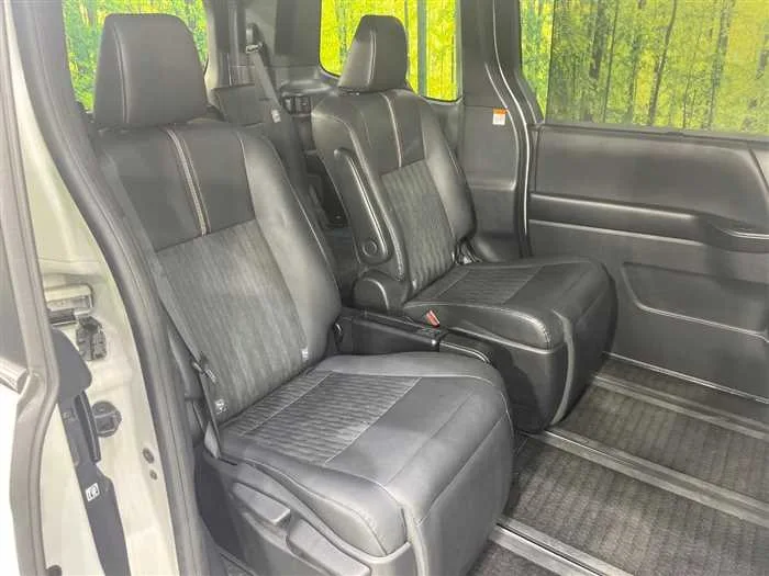 Toyota Noah 2022 — миниатюра 3