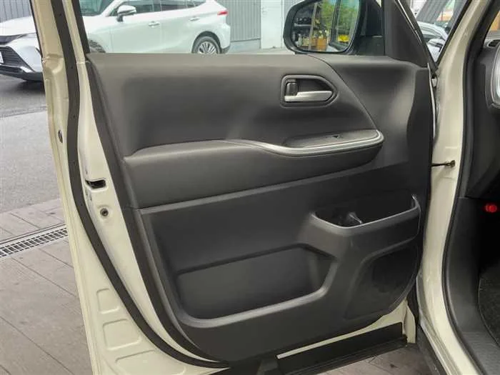 Toyota Noah 2022 — миниатюра 2