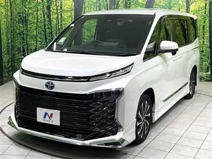 Toyota Voxy 2022 — миниатюра 3