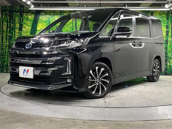 Toyota Noah 2022 — фото 1, купить с доставкой в Москву