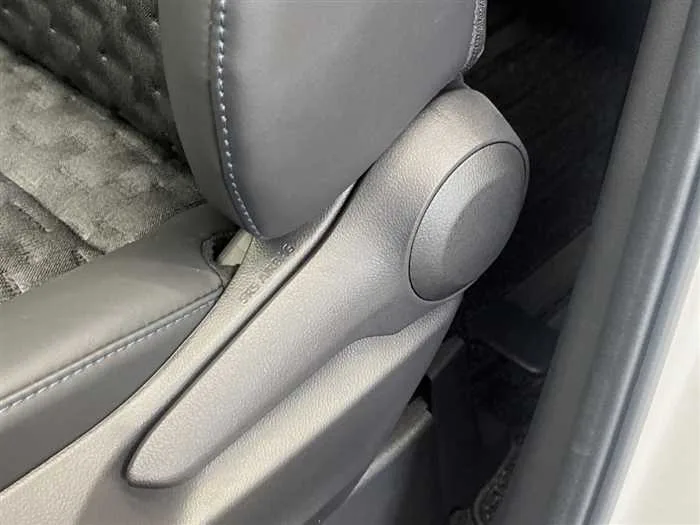 Toyota Voxy 2023 — миниатюра 2