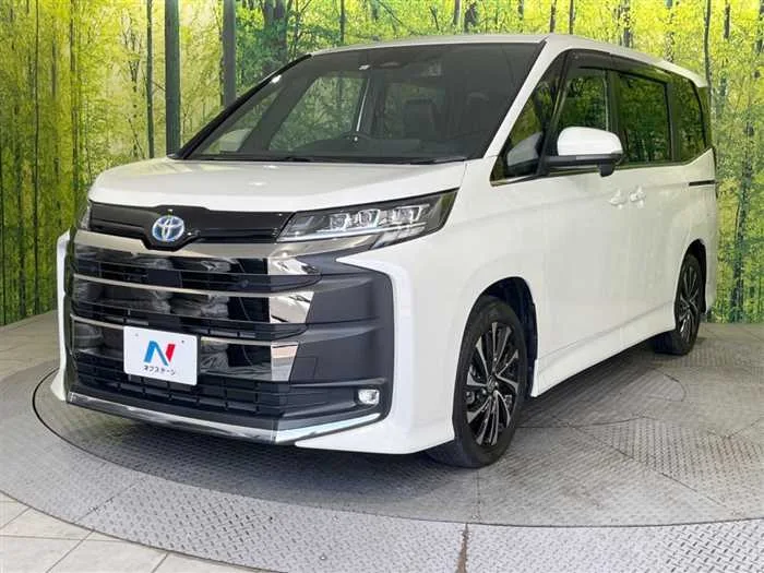 Toyota Noah 2023 — миниатюра 2