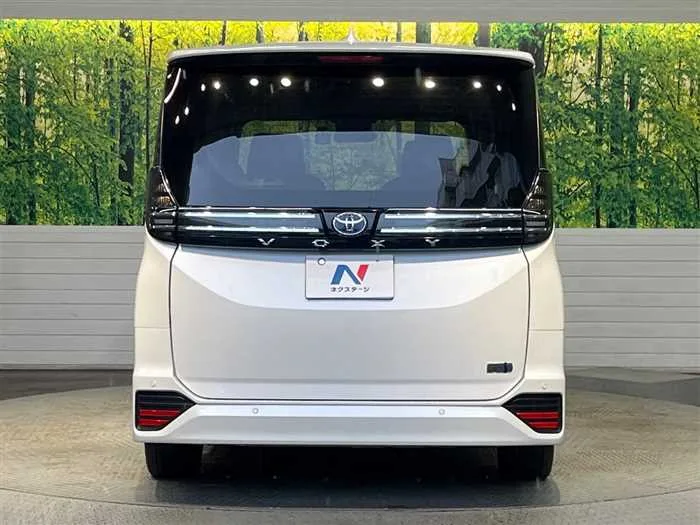 Toyota Voxy 2023 — миниатюра 3