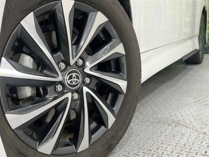 Toyota Voxy 2023 — миниатюра 2