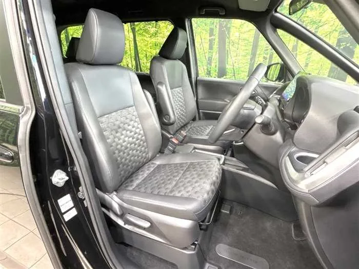 Toyota Voxy 2025 — миниатюра 3
