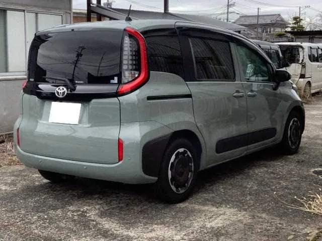 Toyota Sienta 2023 — миниатюра 2