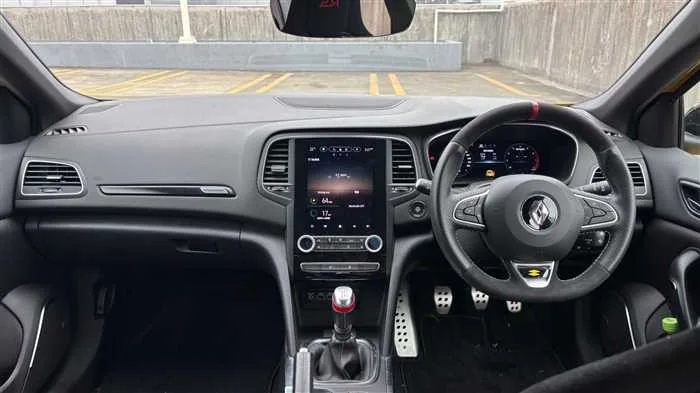Renault Megane 2023 — миниатюра 2