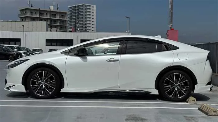 Toyota Prius Z 2024 — миниатюра 2